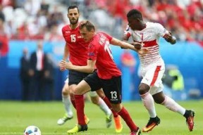 九游体育电子竞技包含赛后欧超杯焦点战，巴塞罗那远射贴柱，赛场秩序良好，轮换策略成焦点的词条