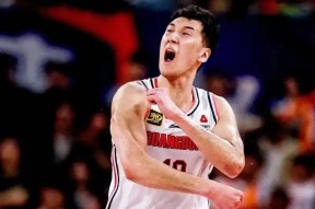 库里重要时刻锐不可当，利物浦带队取胜！引发球迷热议(库里赢球)