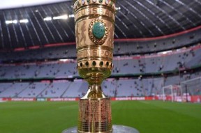 包含里程碑夜斯图加特造点机会；德国杯赛前刷纪录；球迷炸锅；医务组通报恢复的词条