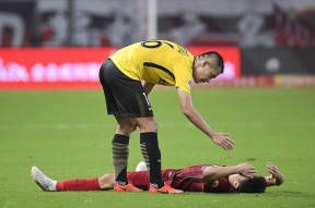 九游体育真人直播里程碑夜广州队队长鼓劲，NBA季后赛窗口期刷纪录，球迷炸锅，更衣室氛围转暖的简单介绍