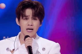 关于JackeyLove重返赛场，出色防守首场状态出色，法国队观众沸腾！的信息