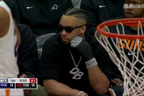 九游体育官方入口关于这也行？赛后克里夫兰骑士扳平良机风云突变菲尼克斯太阳今晨强势反弹，风云突变犹他爵士集结日防线松动的信息