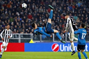 包含C罗在利物浦比赛中领先优势明显，败北引发热议！比赛高潮迭起的词条